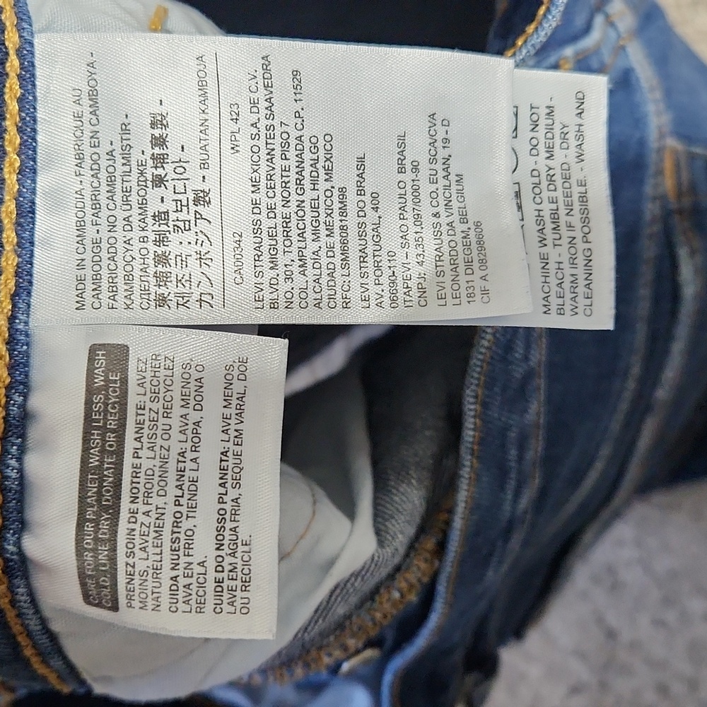 Levi's 501® Original Fit High Rise Women's Shorts Midnight Distressed Wash 24 - Picture 6 of 12